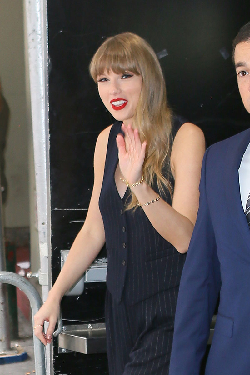 Taylor Swift, Ryan Reynolds, and Blake Lively leave the Beacon Theatre ...