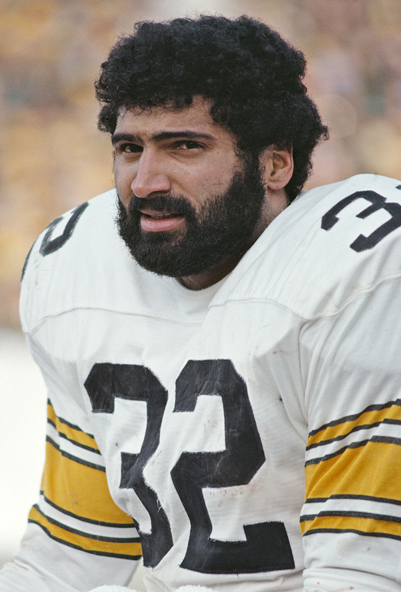 Pittsburgh Steeler running back Franco Harris (32) goes for a third quarter  touchdown against the Clevend Browns in Cleveland, Ohio Oct. 7, 1979. He  rushed for 153 yards in the Steelers' 51-35