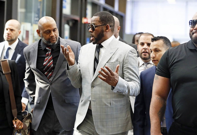 Chicago Prosecutor Drops All Sex Abuse Charges Against R. Kelly ...