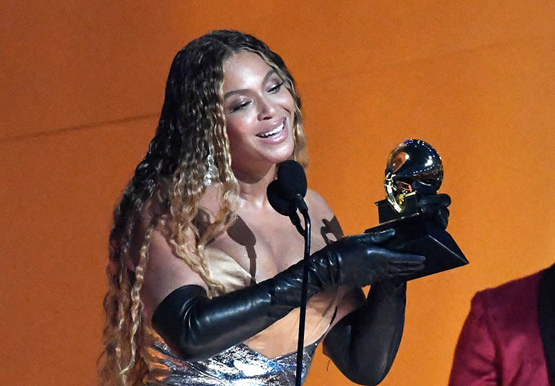 US musician Beyonce accepts the award for Best Dance/Electronic Music