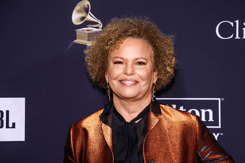 Metoo Former Bet Ceo Debra Lee Sought Therapy After Affair With Bet Founder Bob Johnson 