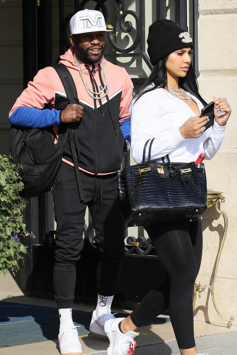 *EXCLUSIVE* Floyd Mayweather, Jr. steps out with his girlfriend