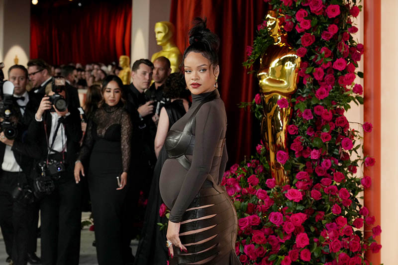 2023 Oscars: Nominee Rihanna performs 'Lift Me Up' at ceremony, brings bold  maternity style to Academy Awards - ABC7 Chicago