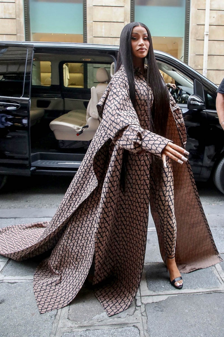 Paris, FRANCE – Cardi B Out In Paris During Paris Fashion Week Shopping ...