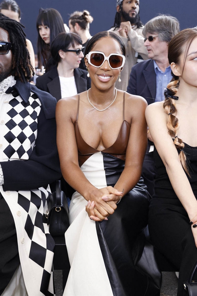 Kelly Rowland On The Front Row At Chlo S Spring Summer 2024 Show   Kelly Rowland BGUS 2739379 001 1 650x975 