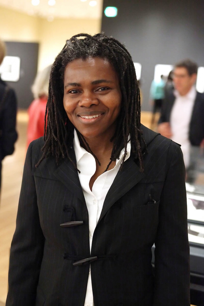 Tracy Chapman Is The First Black Songwriter To Win Cma Song Of The Year 