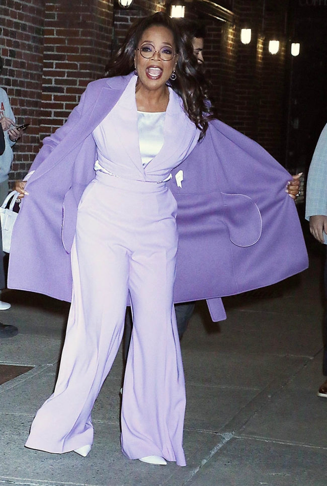 Oprah Winfrey showed off her Coke bottle figure in a lavender pantsuit ...