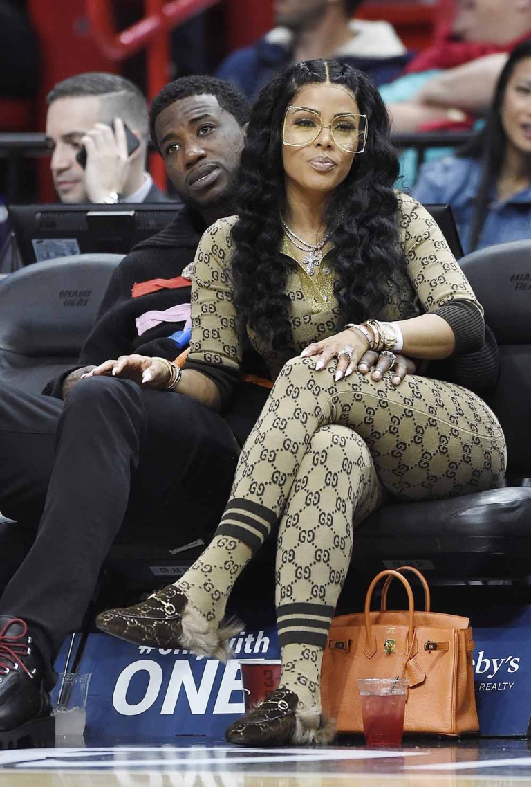 New York, NY – Gucci Mane and his wife Keyshia Ka’Oir watch the Miami ...