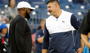 NASHVILLE, TENNESSEE – AUGUST 25:  Head coach Mike Vrabel of the Tennessee Titans welcomes head coach Mike Tomlin of the Pittsburgh Steelers prior to an NFL preseason game at Nissan Stadium on August 25, 2019 in Nashville, Tennessee. (Photo by Frederick Breedon/Getty Images)