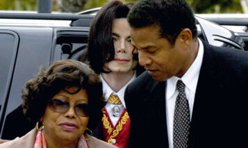 Michael Jackson (center), mother Katherine Jackson, and brother Jackie Jackson (right) arrive for court on the second day of Michael’s child molestation trial at Santa Barbara County Superior Court on March 1, 2005 in Santa Maria, California.  (Pool photo by Phil Klein) (Photo by Pool Photographer/WireImage)